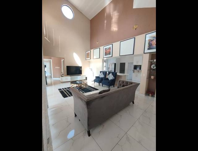 5 BEDROOM PROPERTY TO RENT IN HURLINGHAM